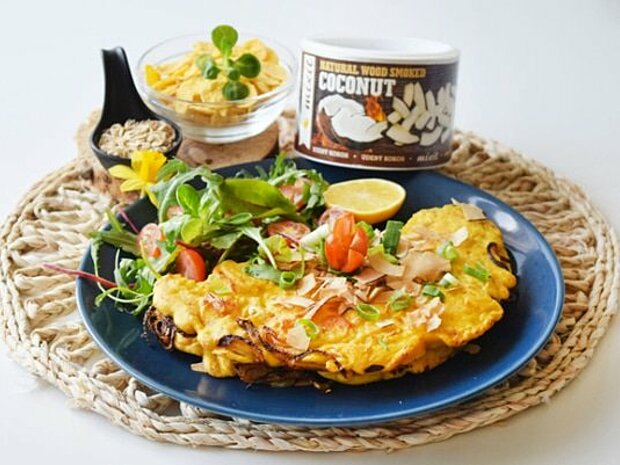 Veganská omeleta s uzeným kokosem