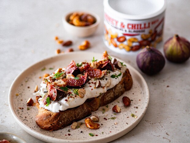 Bruschetta à la burrata, figues caramélisées et noix épicées : l’automne en cinq minutes