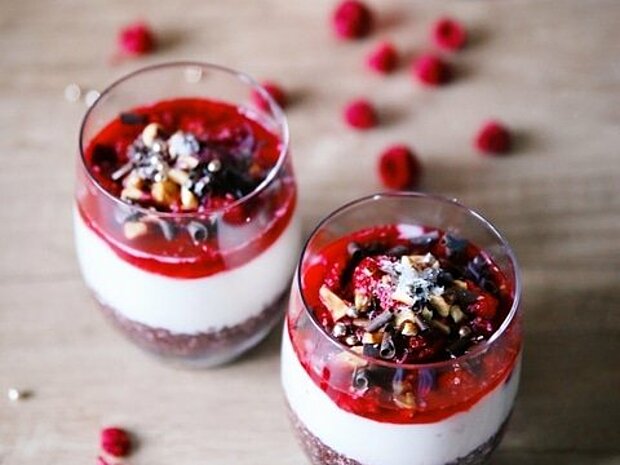 CHIA PUDING FORRÓ MÁLNÁVAL