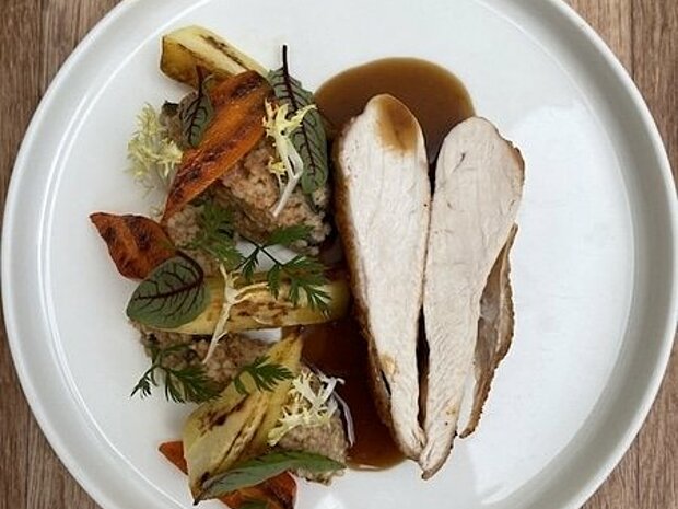 RECEPT: Csirkemell Adam Ondra sós kásájával