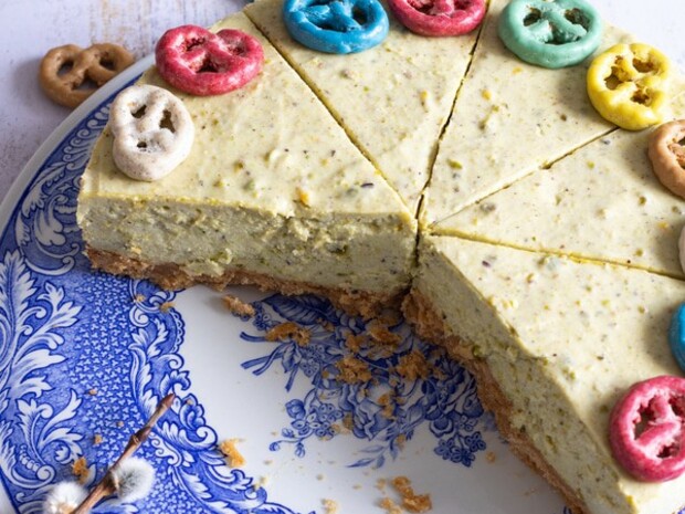 Przepis: Pistacjowy Cheesecake New York bez pieczenia z precelkami