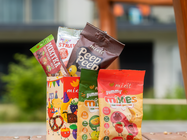 Dzwonek dzwoni – koniec szkoły! Zaskocz nauczycieli i dzieci słodkimi prezentami od Mixit