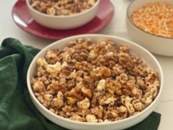 Popcorn cynamonowo-karmelowy z orzechami włoskimi: Jak go zrobić?