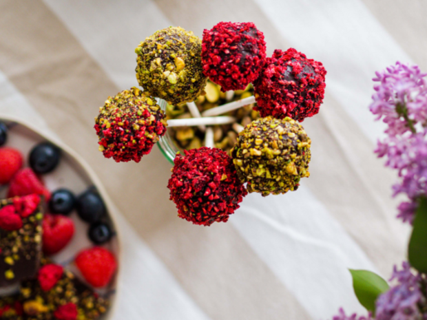 Rețetă: Cake Pops – Bomboane pe băț