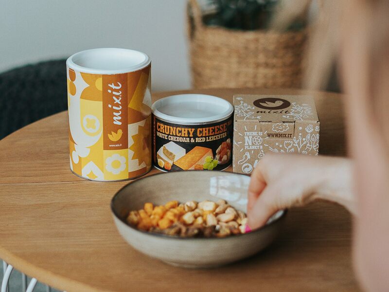 Crunchy cheese: White Cheddar & Red Leicester | Mixit.pl