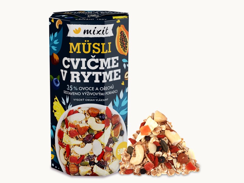 Fitnesz müzli diófélékkel és gyümölcsökkel