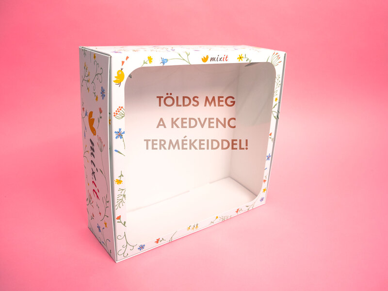 Virágmintás ajándék doboz három tubusnak