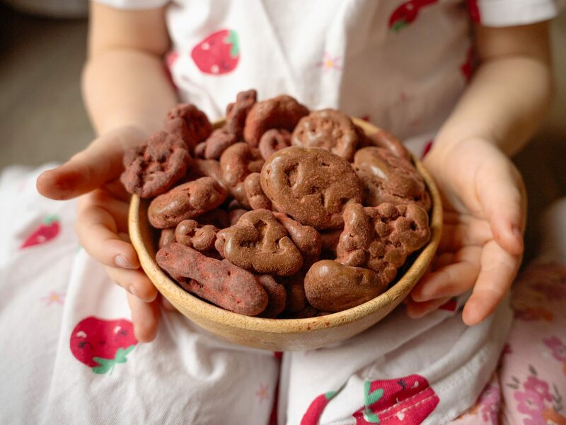 Velké křupavé banánky a jahody v čokoládě (350 g)