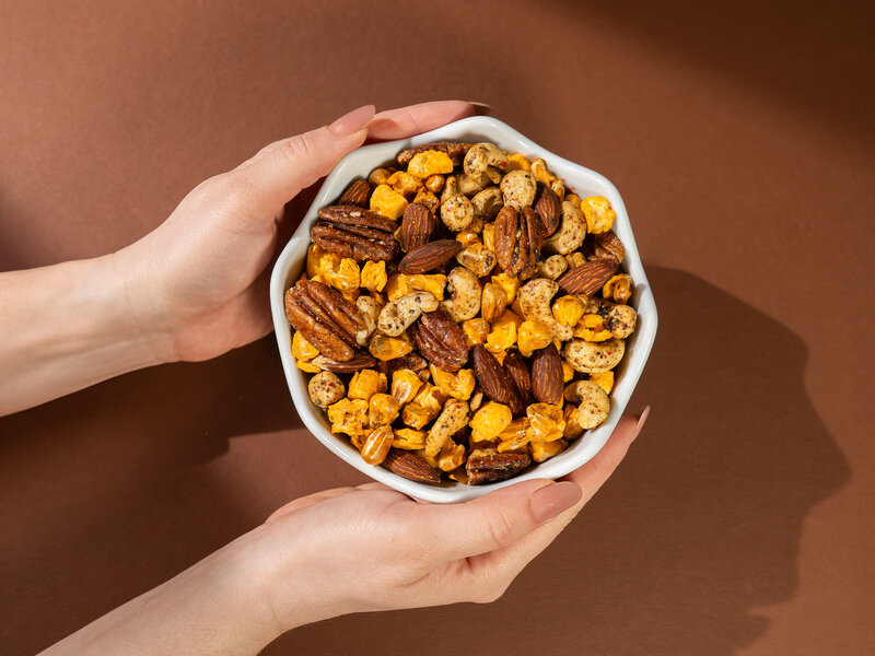 Crunchy mix – Sýr, crunchy corn a oříšky s barevným pepřem