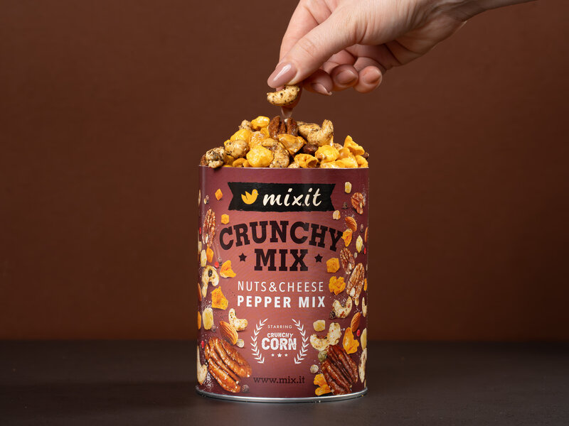 Crunchy mix – Sýr, crunchy corn a oříšky s barevným pepřem