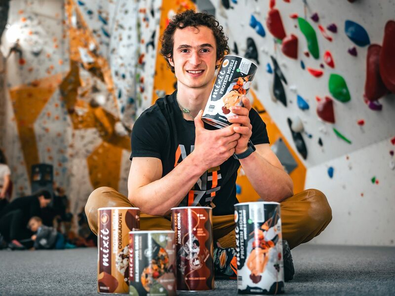 Mixit müsli Adam Ondra protein ovoce sportovec