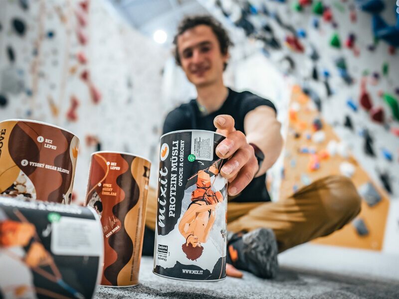protein müsli Adama Ondra ovoce zdravá snídaně
