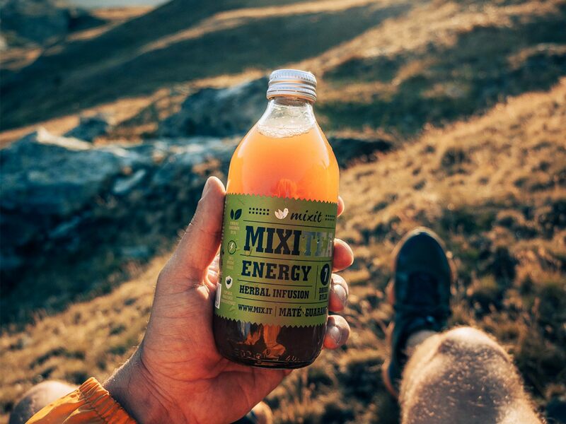 Mixitea čaj byliny energie pití nápoj láhev maté guarana