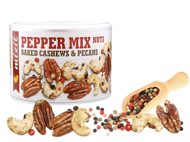 Nüsse, Cashewkerne, Pekannüsse, Pfeffer, Salz