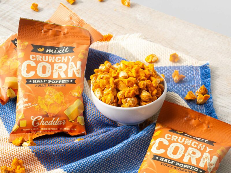 crunchy corn, popcorn, salty, piripiri, cheddar, basil, tomato
