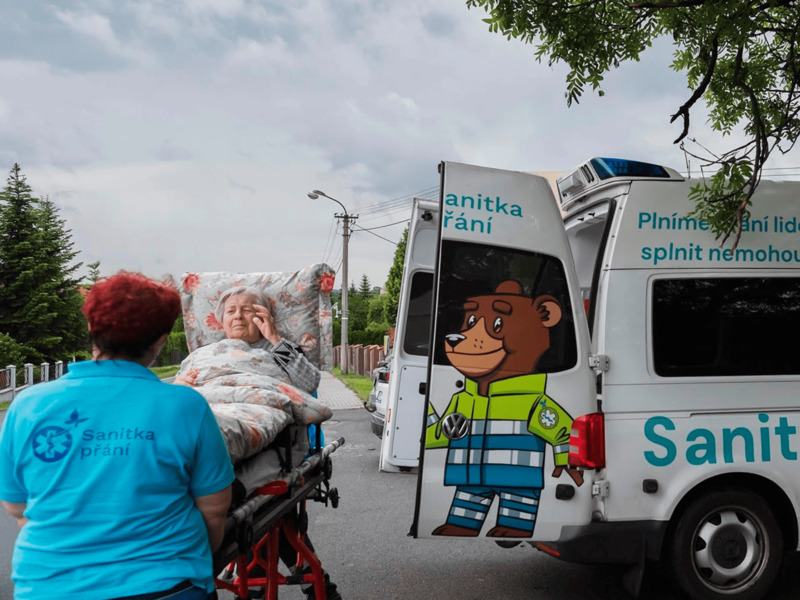 Dar na cestu za posledním přáním – Sanitka přání