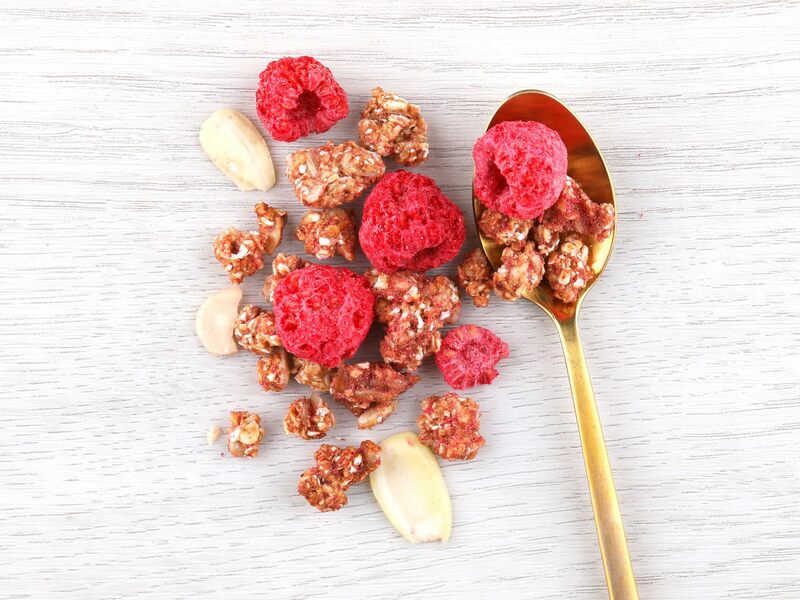 pečená granola ovocie maliny mandle