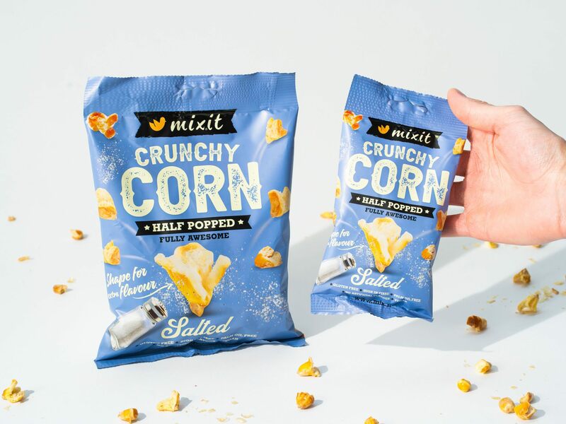 Crunchy corn – Slaný do kapsy, Částečně vypukaná kukuřice se solí, half-popped popcorn
