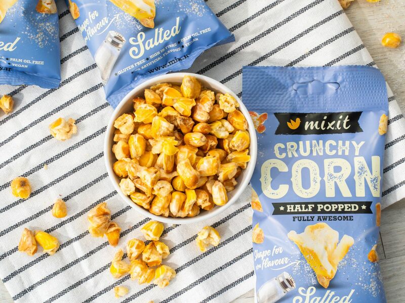 Crunchy corn – Slaný do kapsy, Částečně vypukaná kukuřice se solí, half-popped popcorn