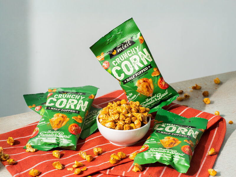 Crunchy corn - Rajče & bazalka do kapsy 4 ks