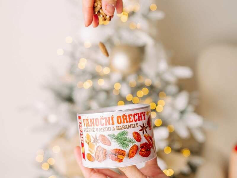 Vánoční ořechy z pece mandle ořechy skořice