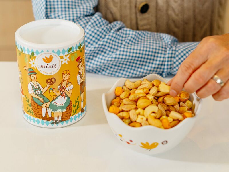 Oktoberfest mix – Pražené oříšky a křupavé sýry