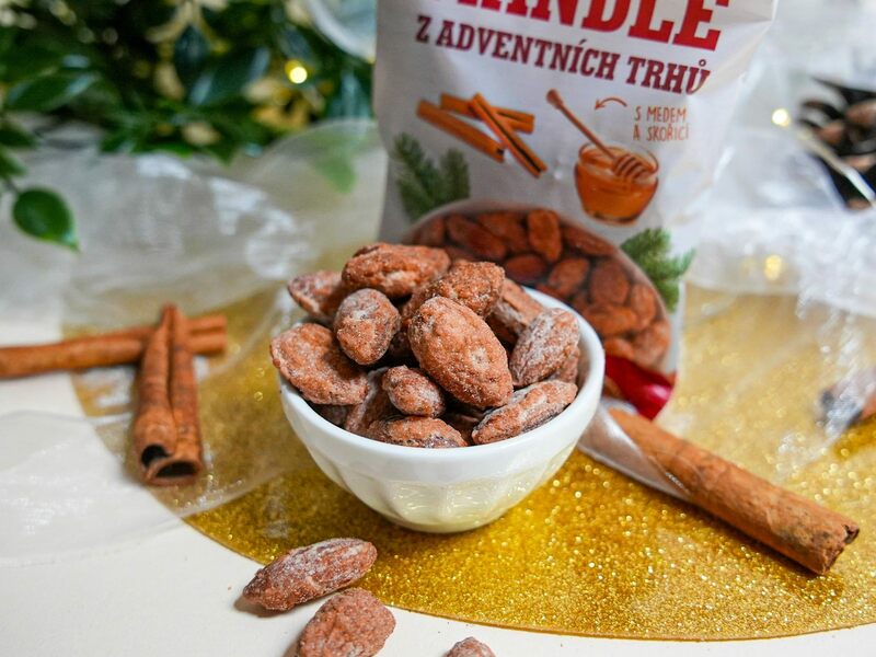 Vianočné oriešky mandle v cukre do vrecka Mandle z adventných trhov