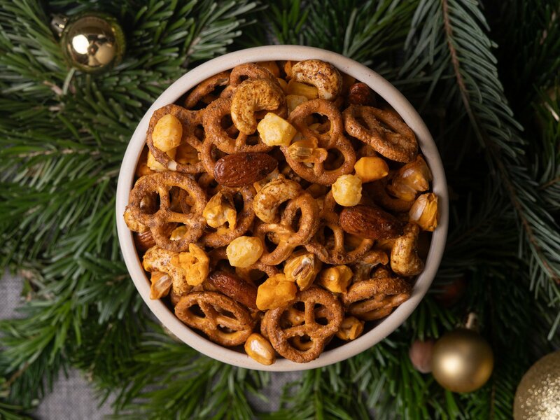 Crunchy mix - ser. orzeszki i precelki z miodem i chili