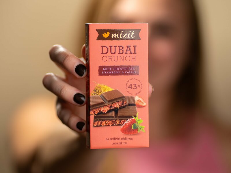 Dubajská čokoláda Mixit s jahodovou náplní