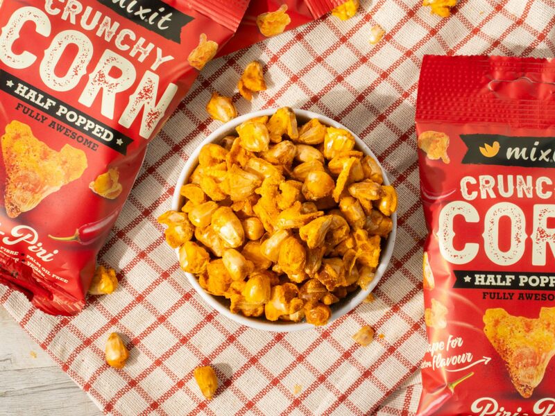 Mixit Crunchy corn – Piri Piri & Kajenský pepř do kapsy (10 ks) v misce – napůl vypukaný popkorn od Mixit
