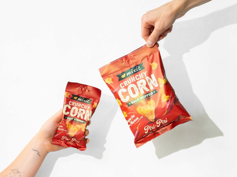 Mixit Crunchy corn – Piri Piri & Kajenský pepř do kapsy (10 ks) v misce – napůl vypukaný popkorn od Mixit